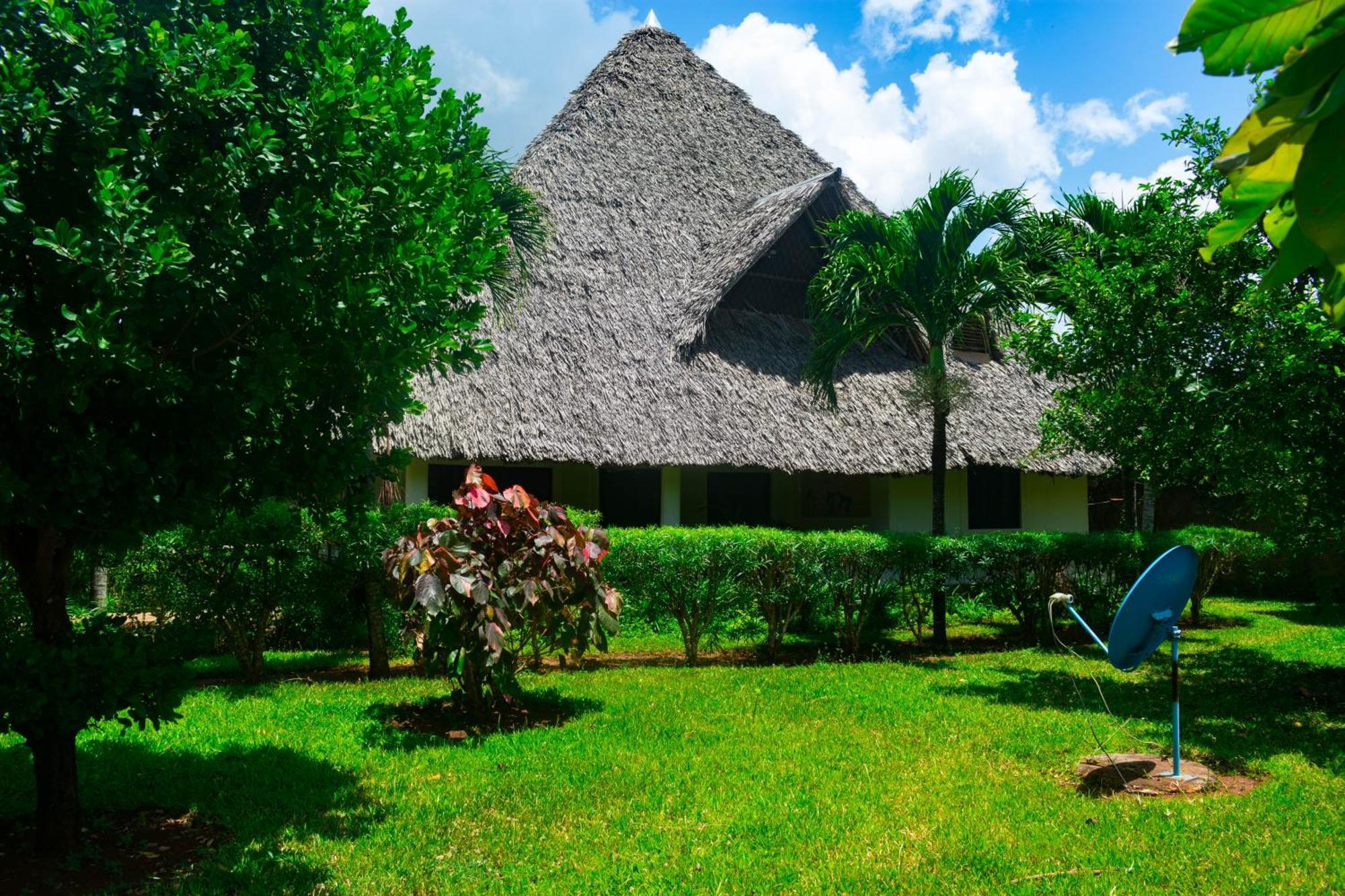 Villas Dora And Holly Диани-Бич Экстерьер фото